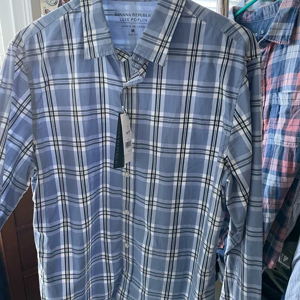 Banana Republic long sleeve men’s dress shirt new with tags.